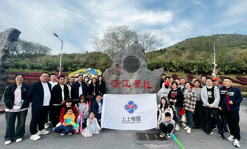 78m威九国际组织2023年度先进员工及家属赴桂林旅游
